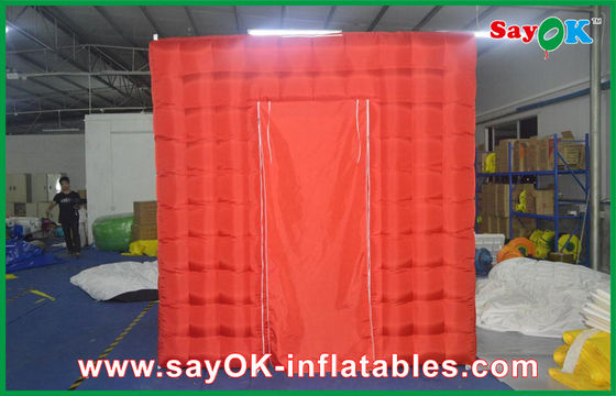 Inflatable Cube Tent Red 2 Door Inflatable Photo Booth Dengan Penggunaan Taman Hiburan Pembukaan Atas