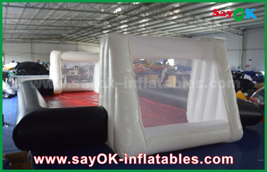 0.55mm PVC Kustom Putih / Hitam Tiup Lapangan Sepak Bola Inflatables Kelas Komersial
