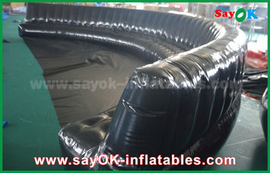Produk Inflatable Kustom Ramah Lingkungan 6 - 10m Black Hermetically Sealed 0.6mm PVC Inflatable Sofa