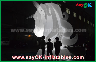 Karakter kartun yang dibengkak Full White Oxfiord Cloth Inflatable Horse Unicorn Dengan Lampu LED