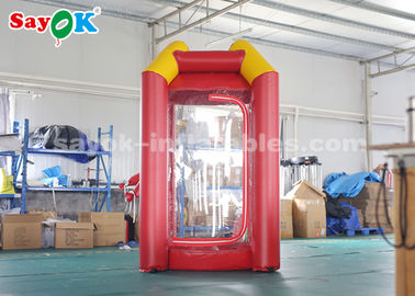 Produk Inflatable Merah Kustom / PVC Tarpaulin Cube Inflatable Booth Uang Dengan 2 Blower Udara