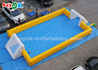 Sepak Bola Tiup Raksasa 12 * 6m Kuning PVC Permainan Olahraga Tiup Lapangan Sepak Bola Tiup