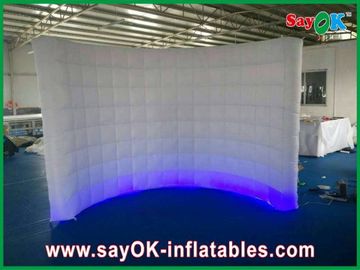 White Inflatable Led Light Curved Wall L3 X W1.5 X H2m Dengan Blower Inflatable Work Tent