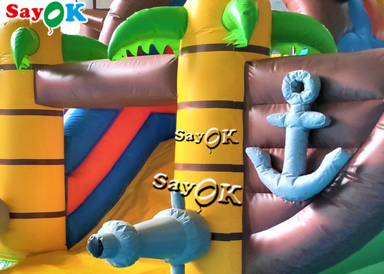 Kastil Lompat Bajak Laut Luar Ruangan Trampolin Tiup Dengan Slide Untuk Anak-anak