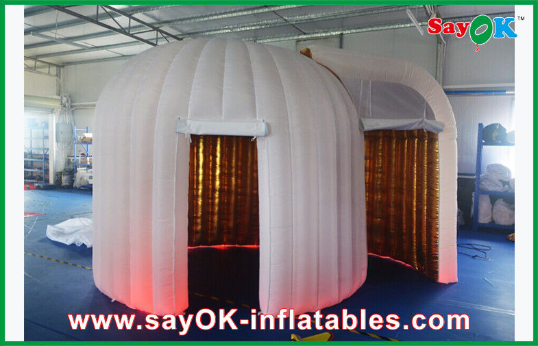 Dekorasi Pesta Inflatable Golden Inflatable Photobooth Dua Pintu Dengan Pencahayaan Blower Udara