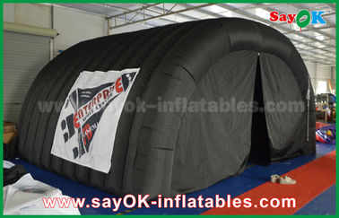 Tenda Tiup Udara Hitam 210D Oxford Tunnel Tenda Berkemah Tiup Dengan Cetak Logo Total Gelap