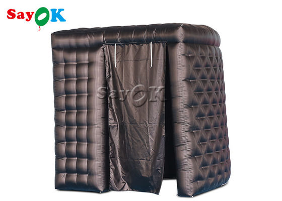 Tenda Pesta Tiup 2.4mH 7.87FT Booth Foto Melengkung Tiup Hitam Pintu Ganda Dengan Tirai